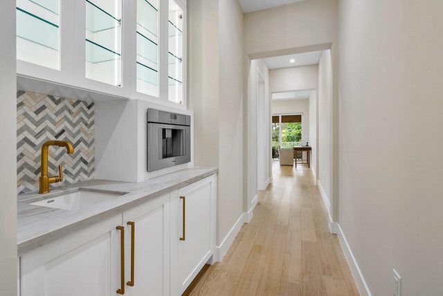 909 Bond Way, Delray Beach, FL 33483