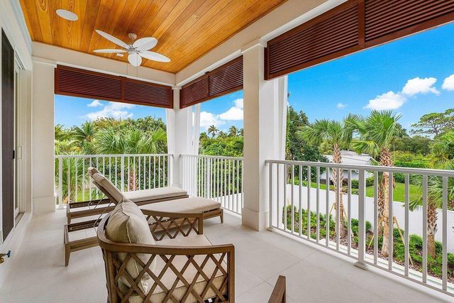 909 Bond Way, Delray Beach, FL 33483
