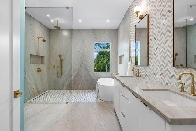 909 Bond Way, Delray Beach, FL 33483
