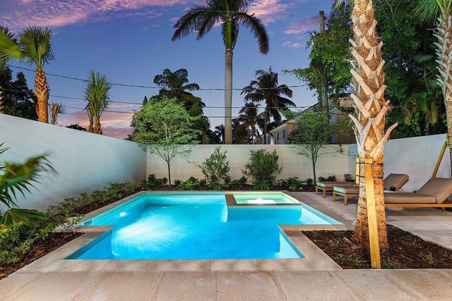 909 Bond Way, Delray Beach, FL 33483
