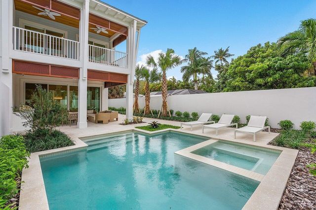 909 Bond Way, Delray Beach, FL 33483