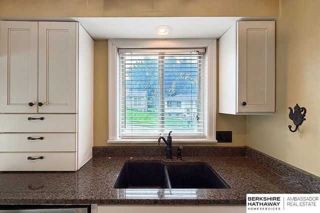 6005 N 109th Street, Omaha, NE 68164