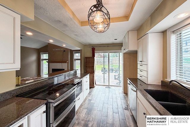 6005 N 109th Street, Omaha, NE 68164
