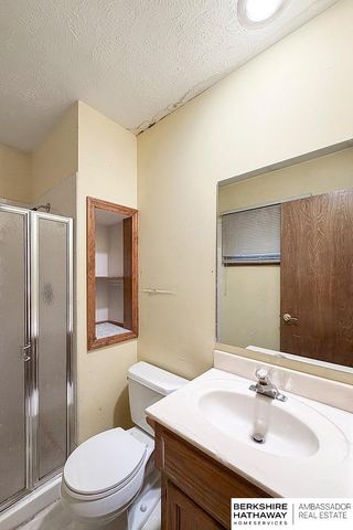6005 N 109th Street, Omaha, NE 68164