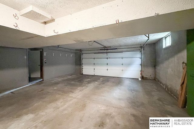 6005 N 109th Street, Omaha, NE 68164