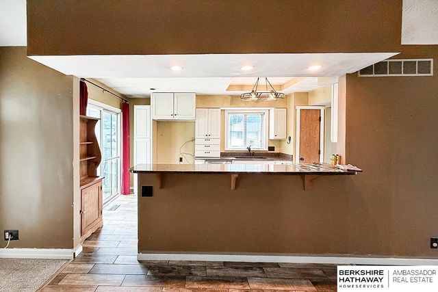 6005 N 109th Street, Omaha, NE 68164