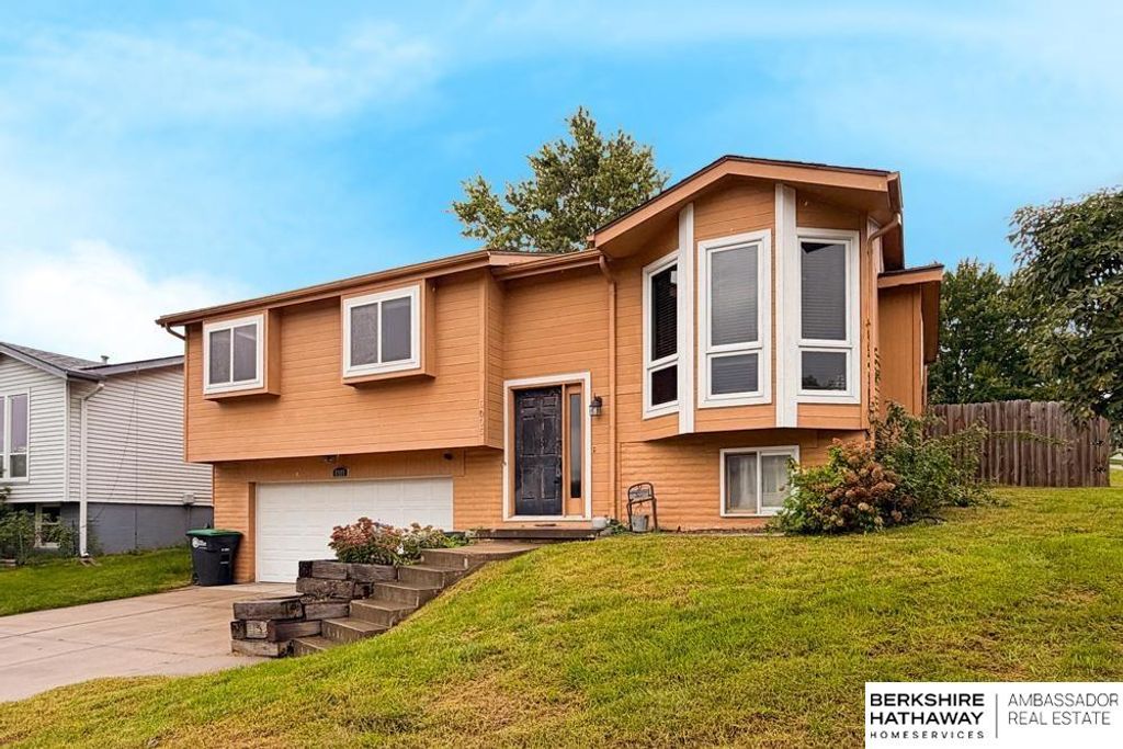6005 N 109th Street, Omaha, NE 68164