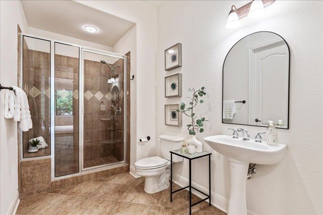 37 Autumn Oaks DR, The Hills, TX 78738