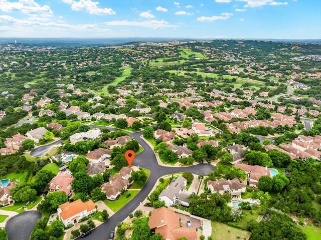 37 Autumn Oaks DR, The Hills, TX 78738