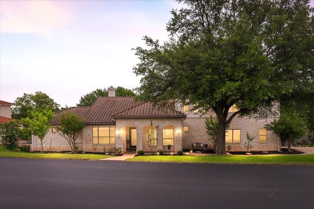 37 Autumn Oaks DR, The Hills, TX 78738