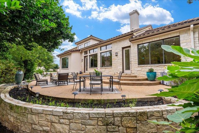 37 Autumn Oaks DR, The Hills, TX 78738