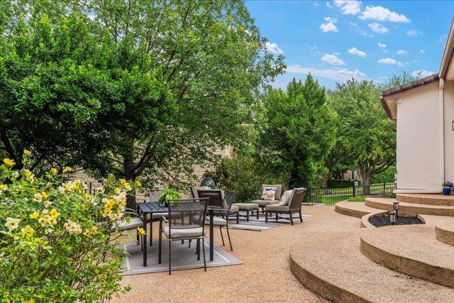 37 Autumn Oaks DR, The Hills, TX 78738