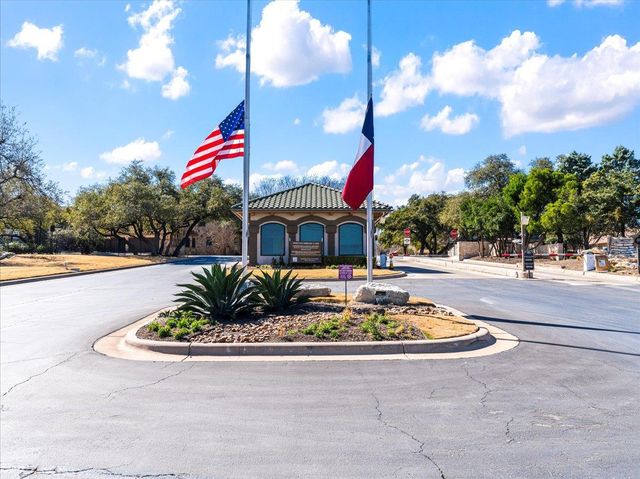 37 Autumn Oaks DR, The Hills, TX 78738