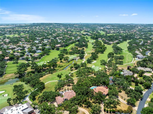 37 Autumn Oaks DR, The Hills, TX 78738
