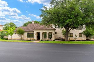 37 Autumn Oaks DR, The Hills, TX 78738