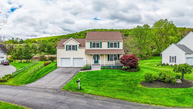 37 W Deer Trail, Pawling, NY 12564