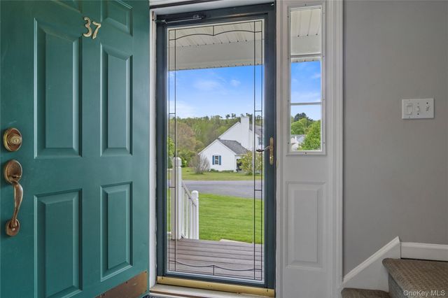 37 W Deer Trail, Pawling, NY 12564