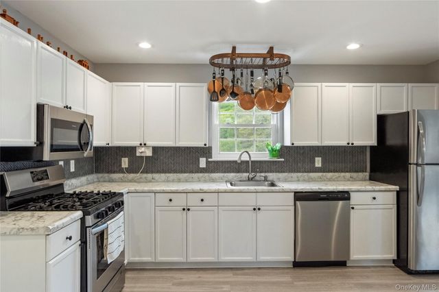 37 W Deer Trail, Pawling, NY 12564
