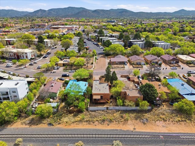 2042 Calle Lorca, Santa Fe, NM 87505