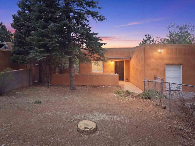 2042 Calle Lorca, Santa Fe, NM 87505