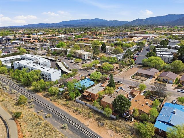 2042 Calle Lorca, Santa Fe, NM 87505