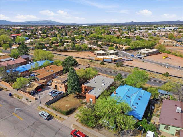 2042 Calle Lorca, Santa Fe, NM 87505