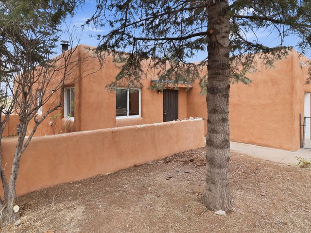 2042 Calle Lorca, Santa Fe, NM 87505