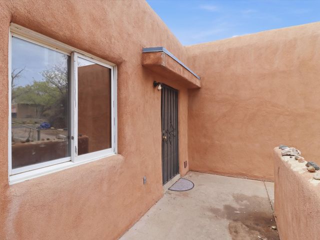 2042 Calle Lorca, Santa Fe, NM 87505