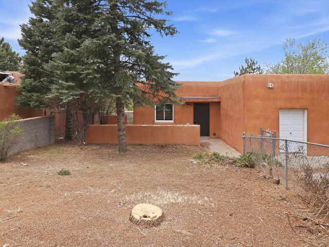 2042 Calle Lorca, Santa Fe, NM 87505
