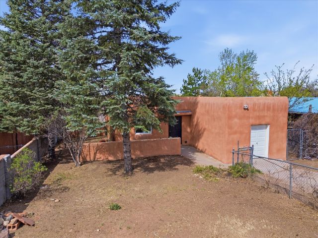 2042 Calle Lorca, Santa Fe, NM 87505