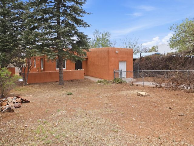 2042 Calle Lorca, Santa Fe, NM 87505