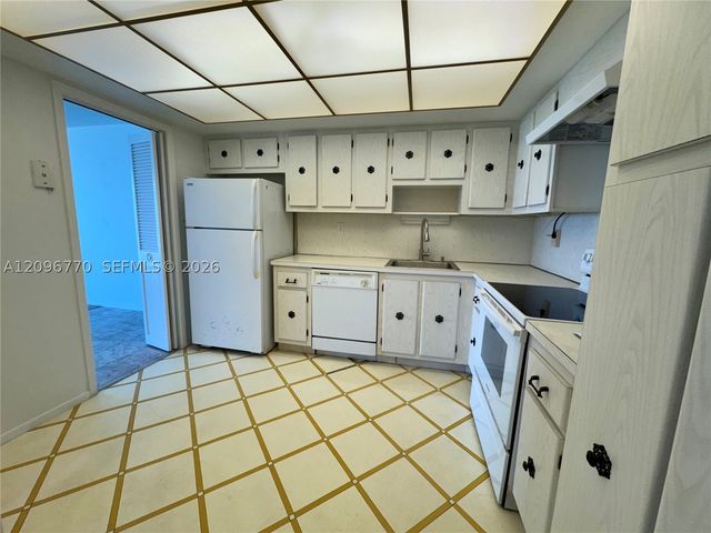18011 Biscayne Blvd 1003, Aventura, FL 33160