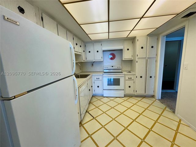 18011 Biscayne Blvd 1003, Aventura, FL 33160