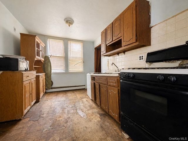 1841 124th Street, College Point, NY 11356