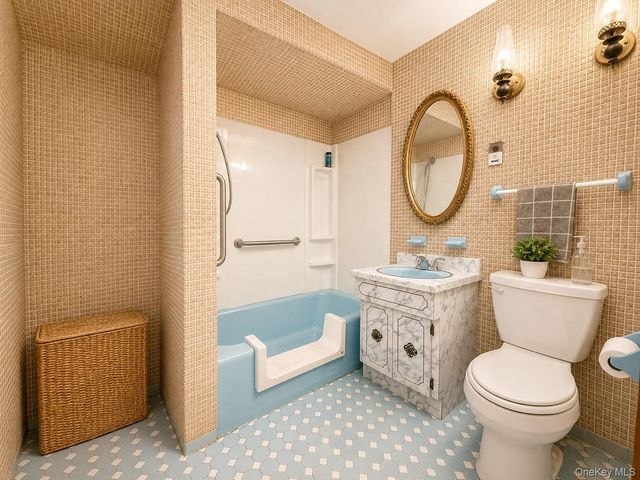 1841 124th Street, College Point, NY 11356