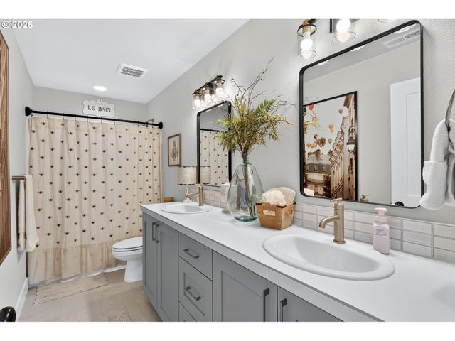16130 Se BRIDGE CREEK Ct, Happy Valley, OR 97015