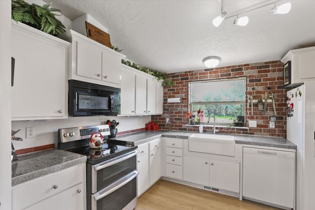 17615 S Robinette Dr, Cheney, WA 99004
