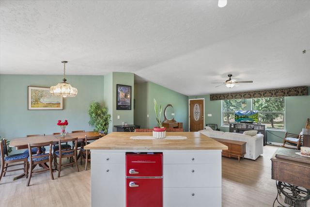 17615 S Robinette Dr, Cheney, WA 99004