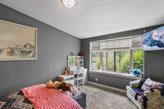 17615 S Robinette Dr, Cheney, WA 99004