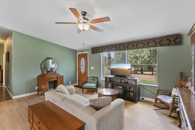 17615 S Robinette Dr, Cheney, WA 99004