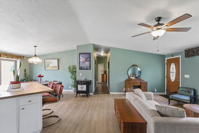 17615 S Robinette Dr, Cheney, WA 99004