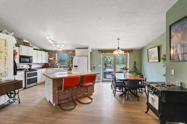 17615 S Robinette Dr, Cheney, WA 99004