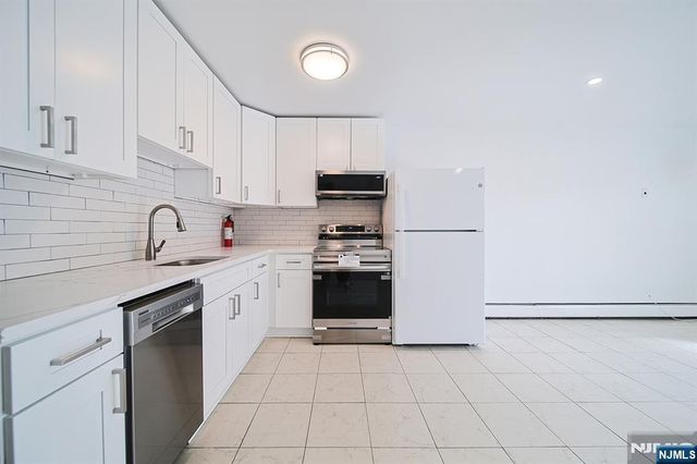 93 Myrtle Avenue G FL, Edgewater, NJ 07020