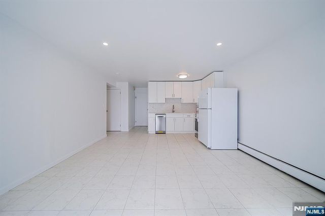 93 Myrtle Avenue G FL, Edgewater, NJ 07020