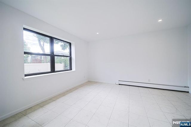 93 Myrtle Avenue G FL, Edgewater, NJ 07020