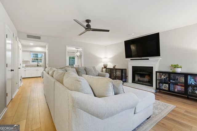 645 Anderson Walk, Marietta, GA 30062