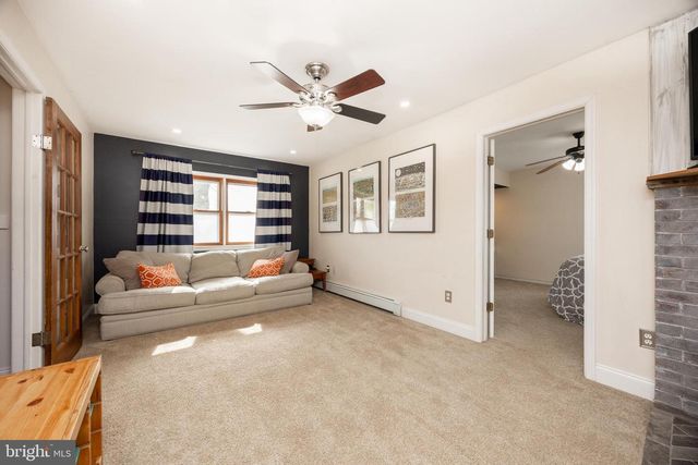 34 KIBBLEHOUSE DR, Schwenksville, PA 19473