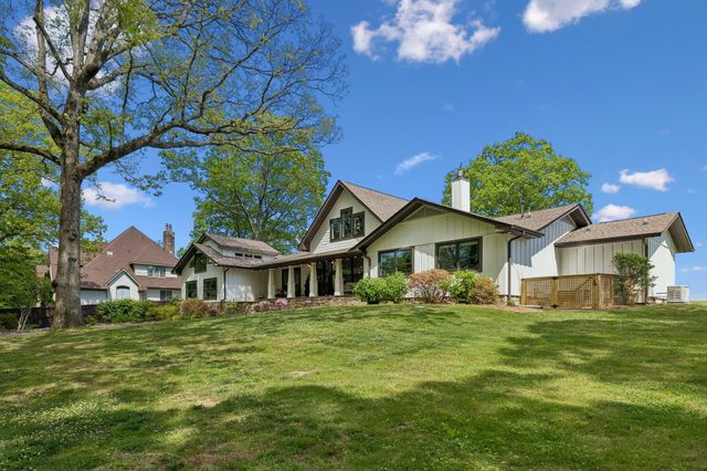 4504 Chestnut Avenue, Signal Mountain, TN 37377