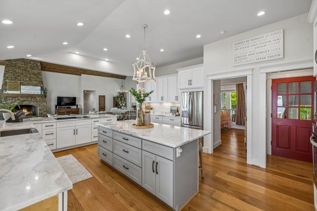 4504 Chestnut Avenue, Signal Mountain, TN 37377