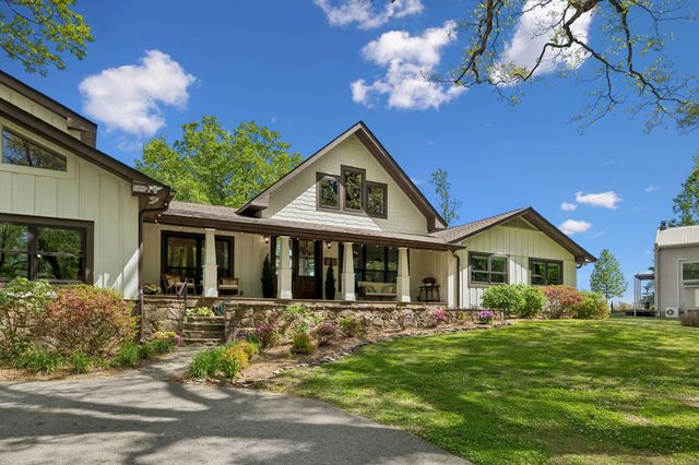 4504 Chestnut Avenue, Signal Mountain, TN 37377